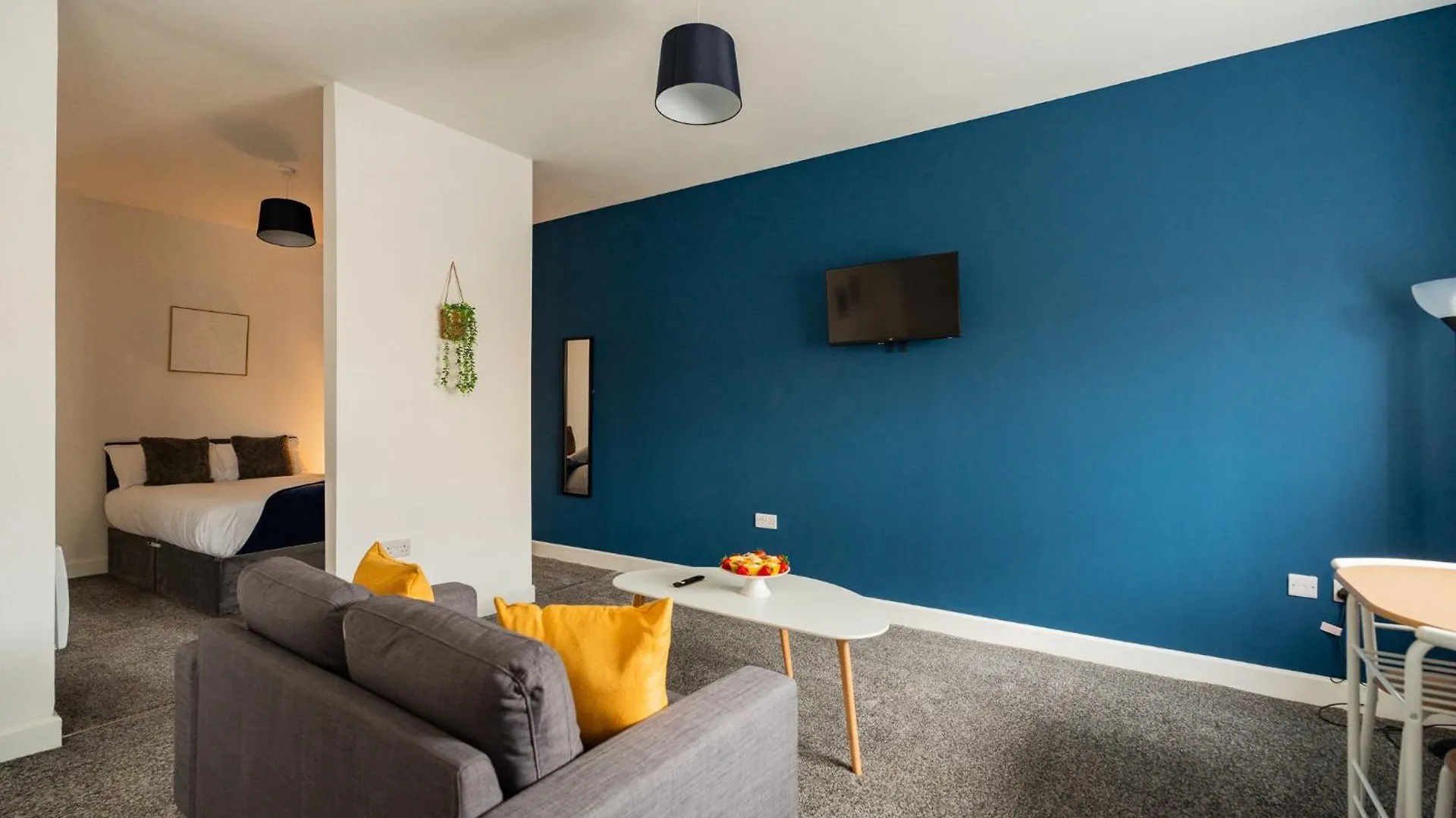 Legion House Apartment Four مدليسبره