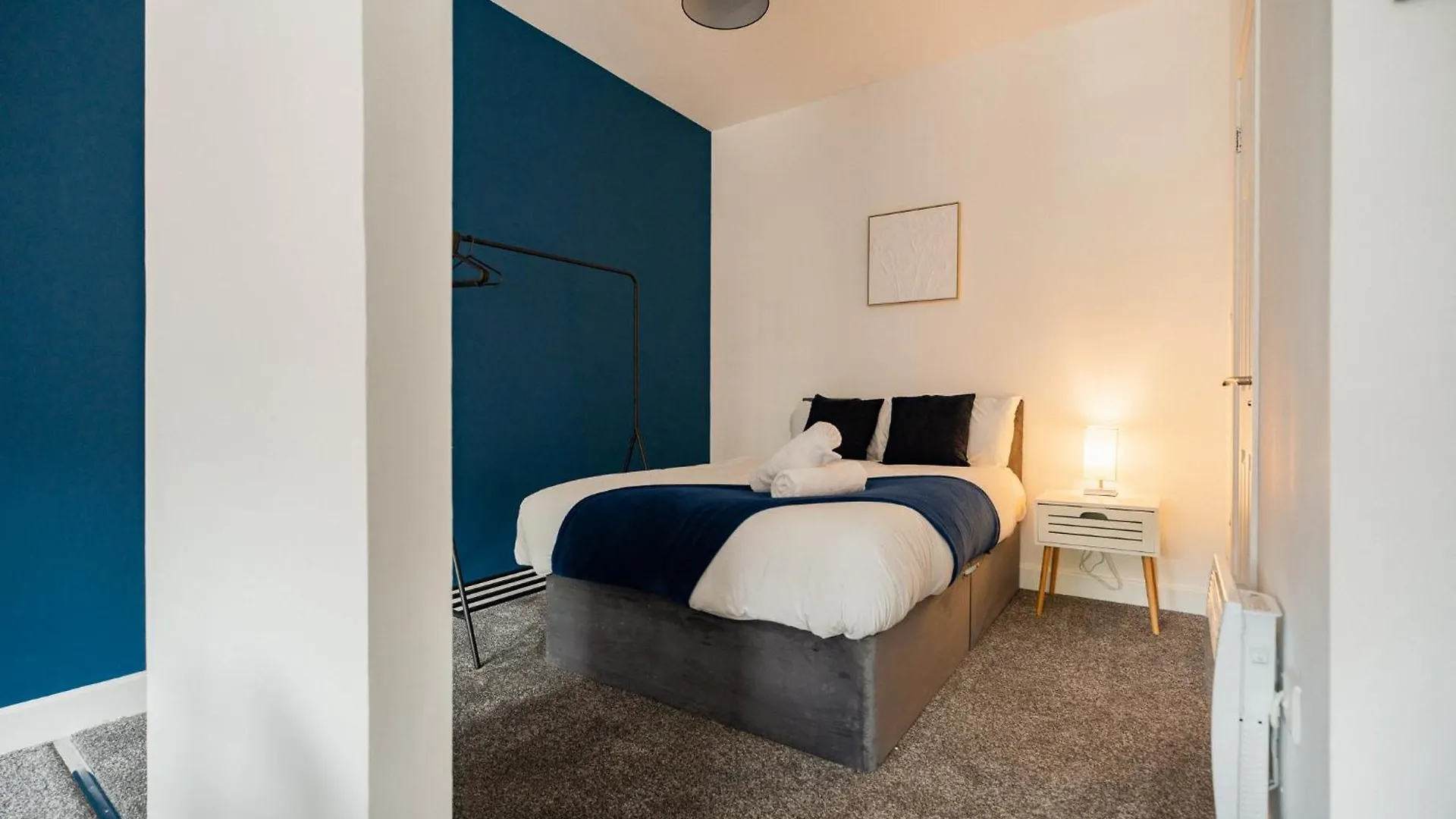 Legion House Apartment Four مدليسبره