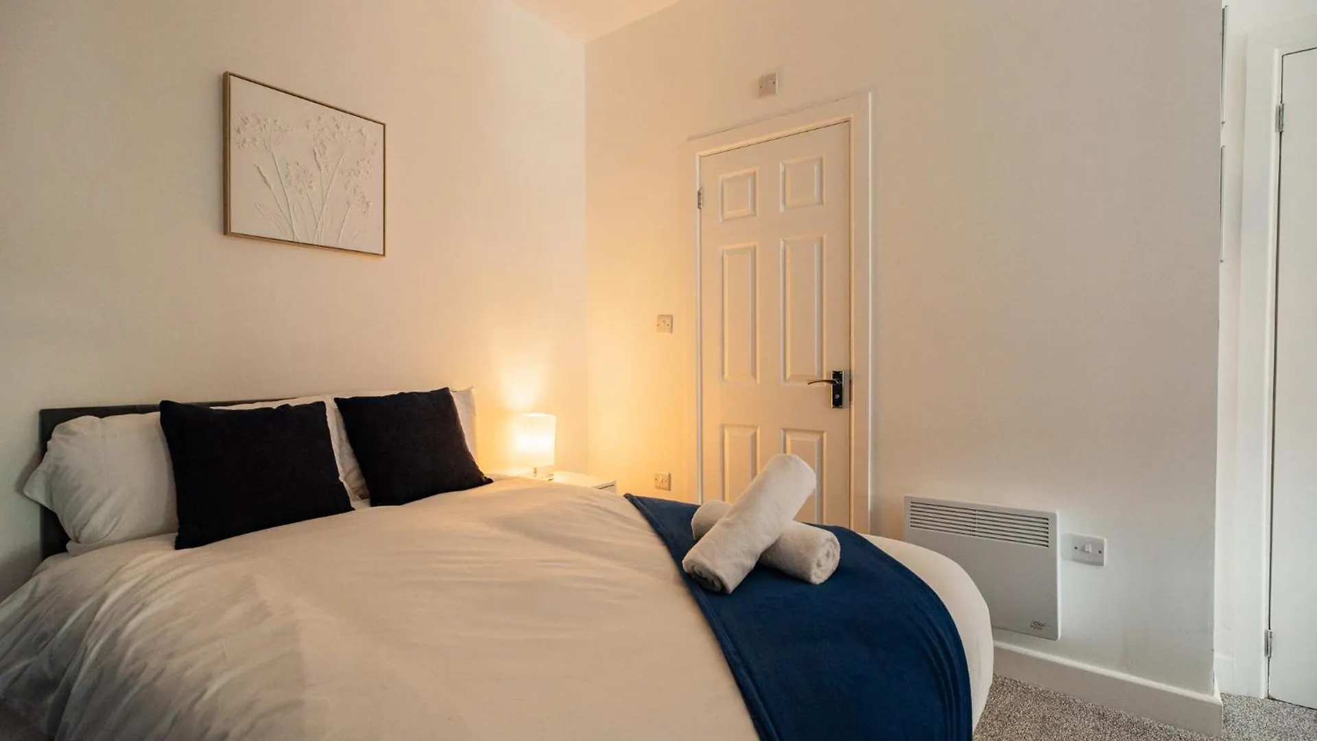 Legion House Apartment Four مدليسبره