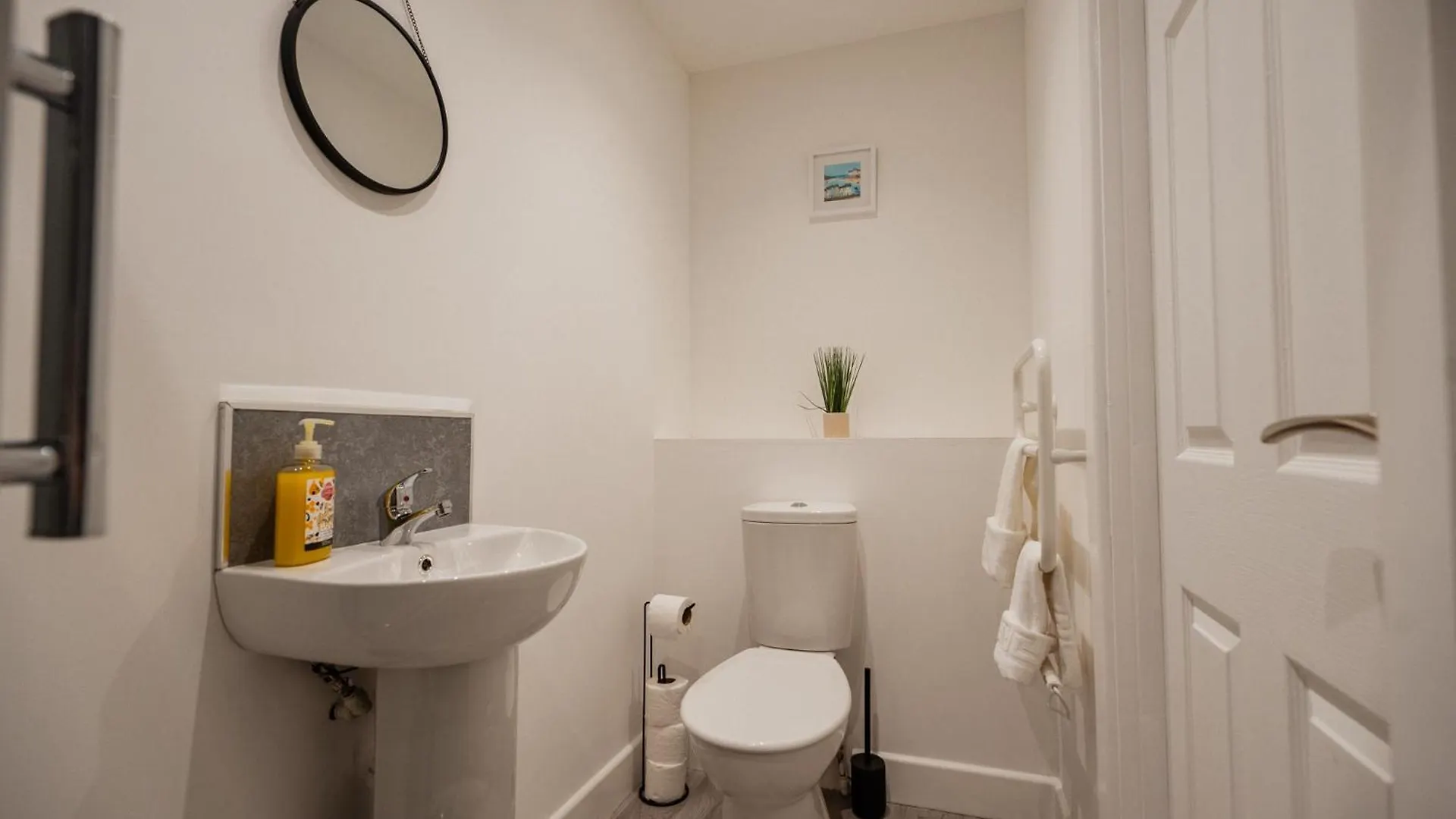 Legion House Apartment Four مدليسبره