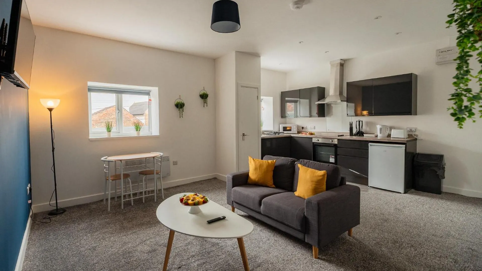 Legion House Apartment Four مدليسبره